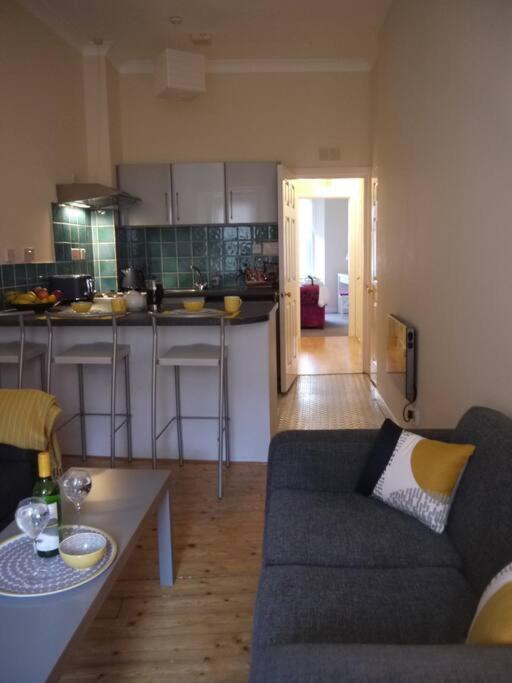 Fabulous Location, One Bedroom West End Flat, Just Off Byres Rd, Close To Sec & Hydro Глазгоу Екстериор снимка